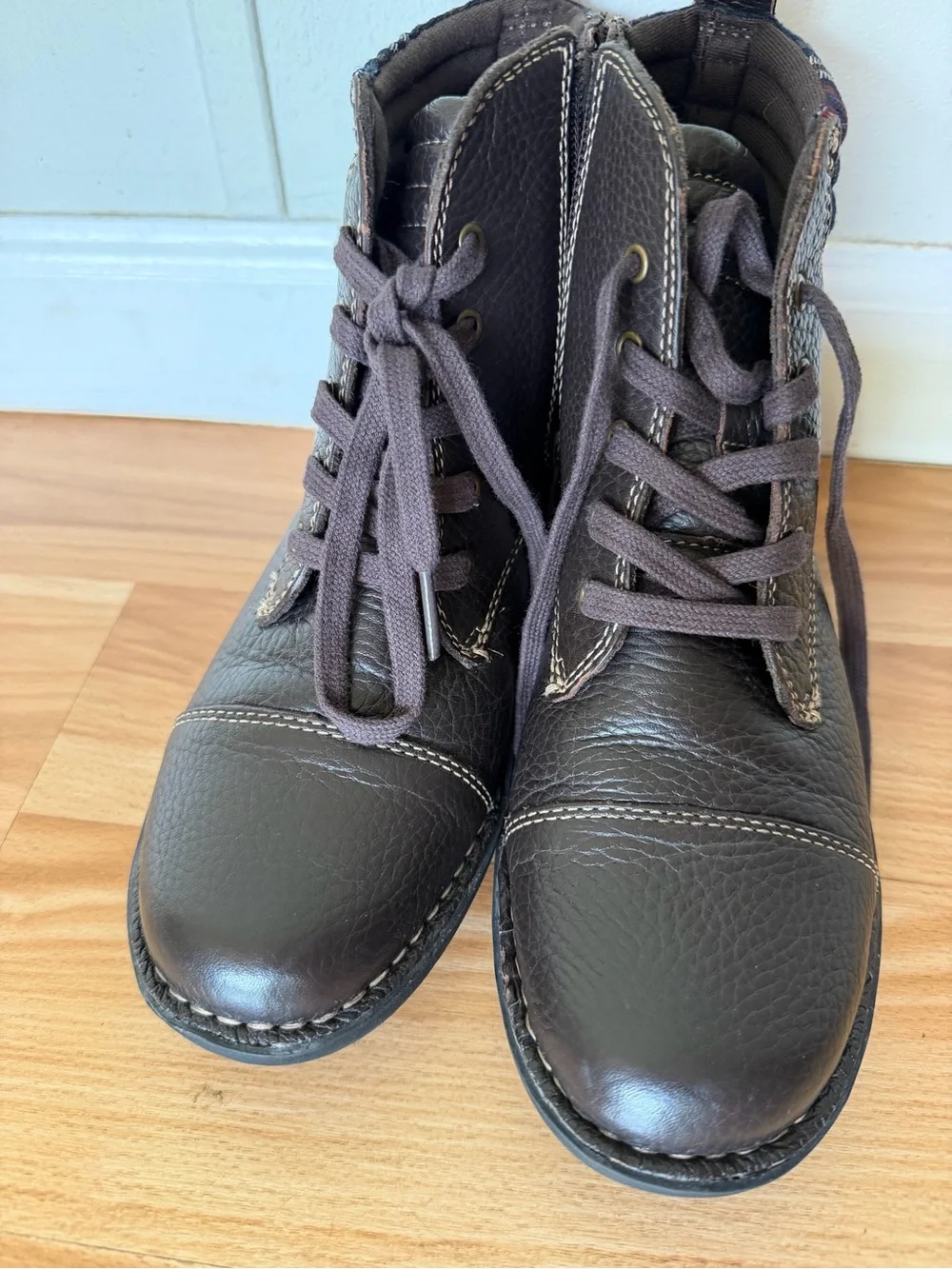 Clarks Collection Brown Leather Ankle Boots Side Zip Soft Cushion Women’s 7
